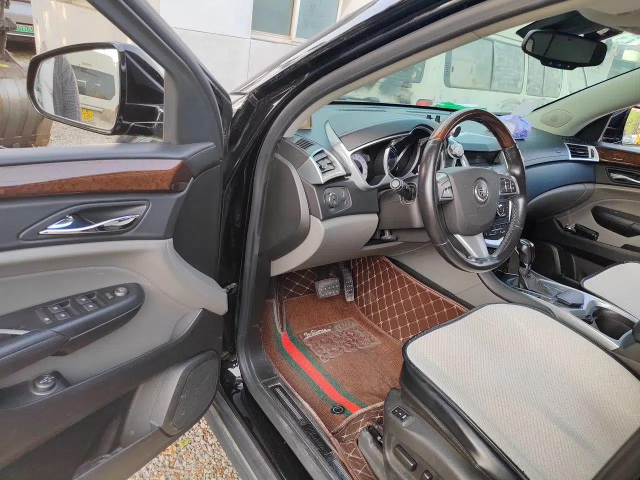 Cadillac SRX 2011 3.0L Flagship Edition — миниатюра 17