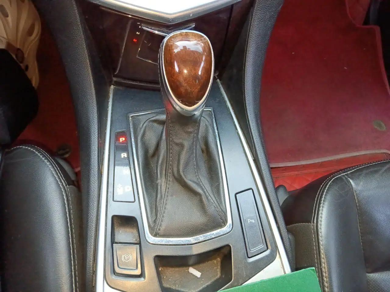 Cadillac SRX 2013 3.0L Elite Model — миниатюра 15
