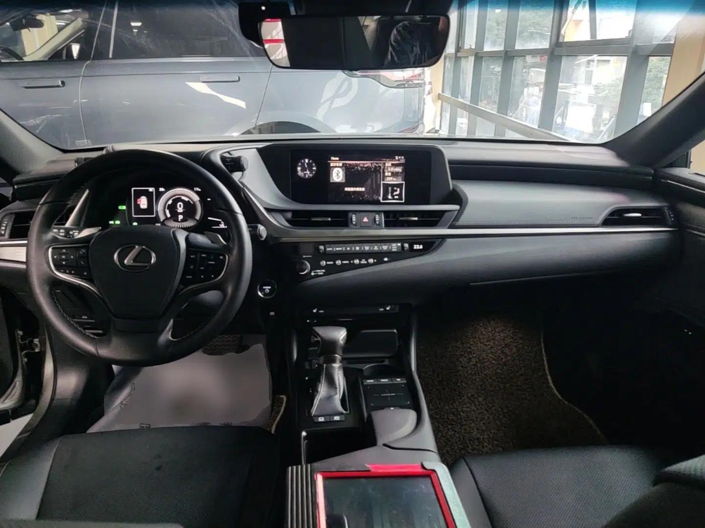 Lexus ES 2018 300h Premier Edition China VI Standard — миниатюра 13