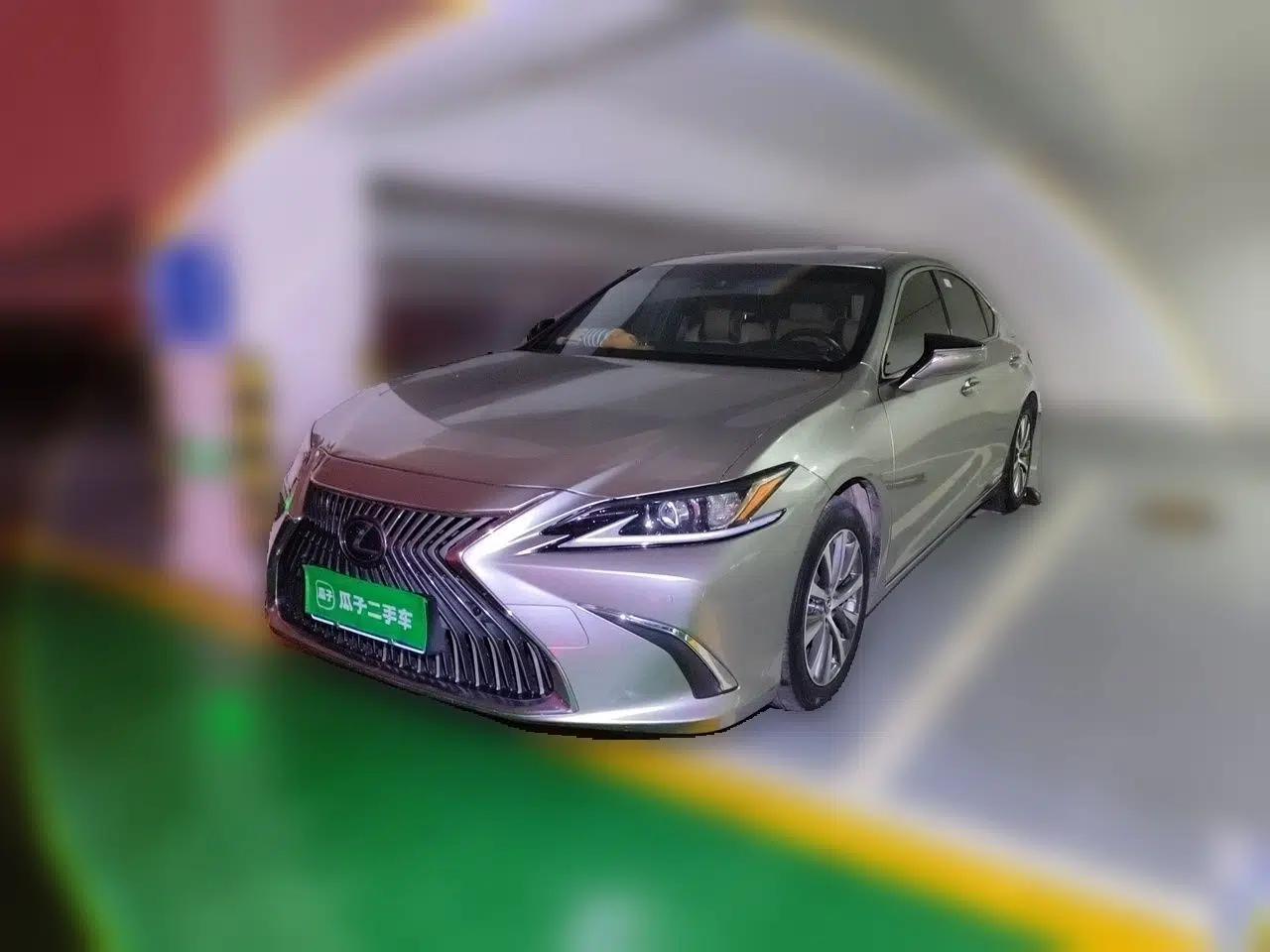 Lexus ES 2020 300h Premier Edition — миниатюра 1