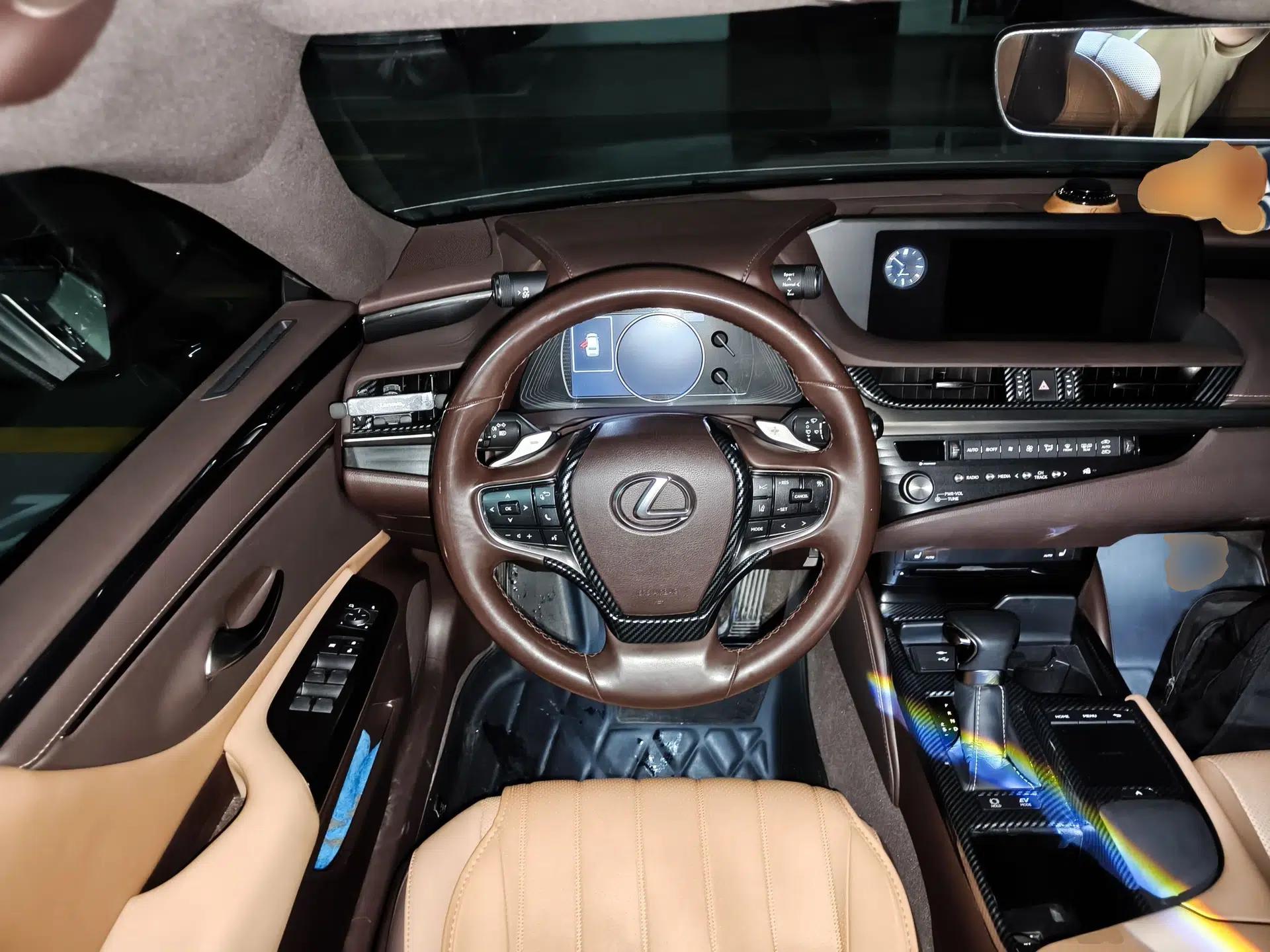 Lexus ES 2020 300h Premier Edition — миниатюра 11