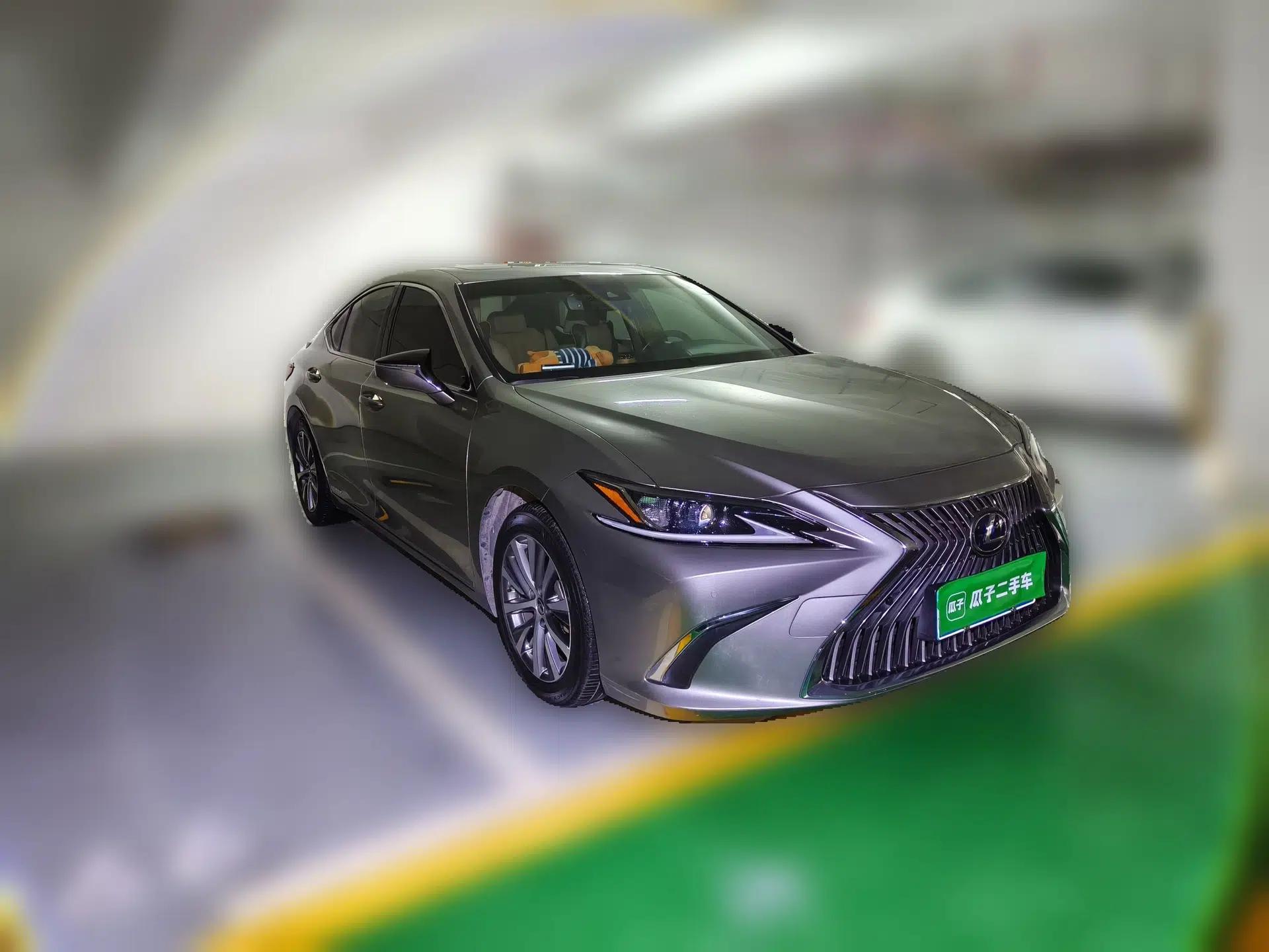 Lexus ES 2020 300h Premier Edition — миниатюра 3