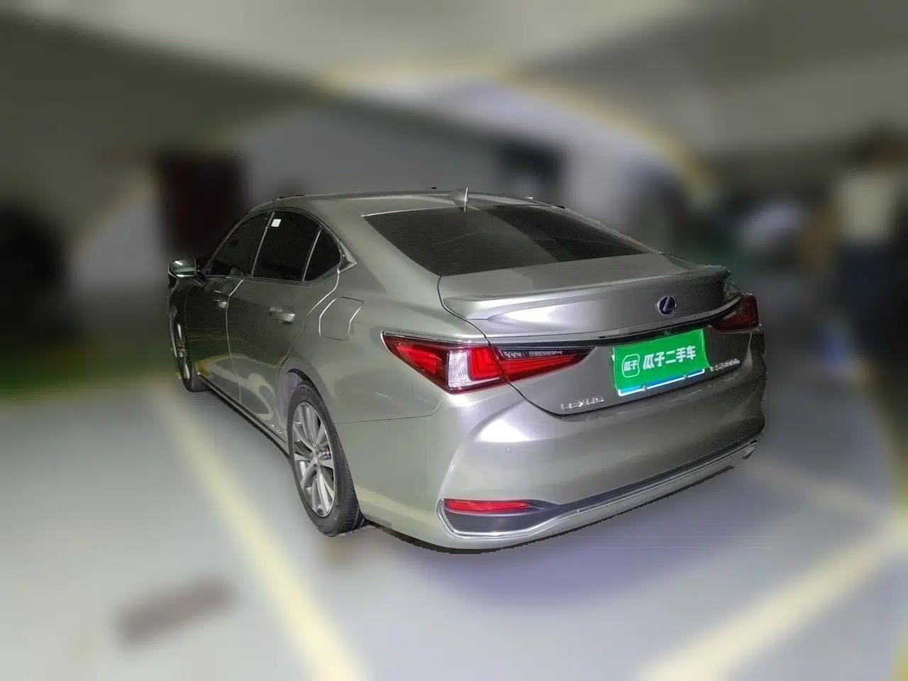 Lexus ES 2020 300h Premier Edition — миниатюра 4