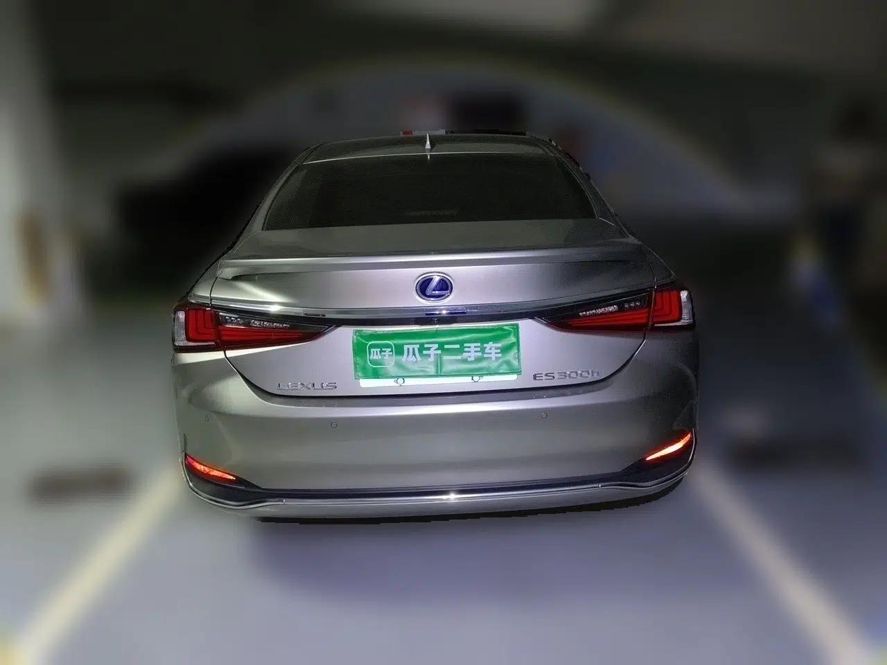 Lexus ES 2020 300h Premier Edition — миниатюра 5