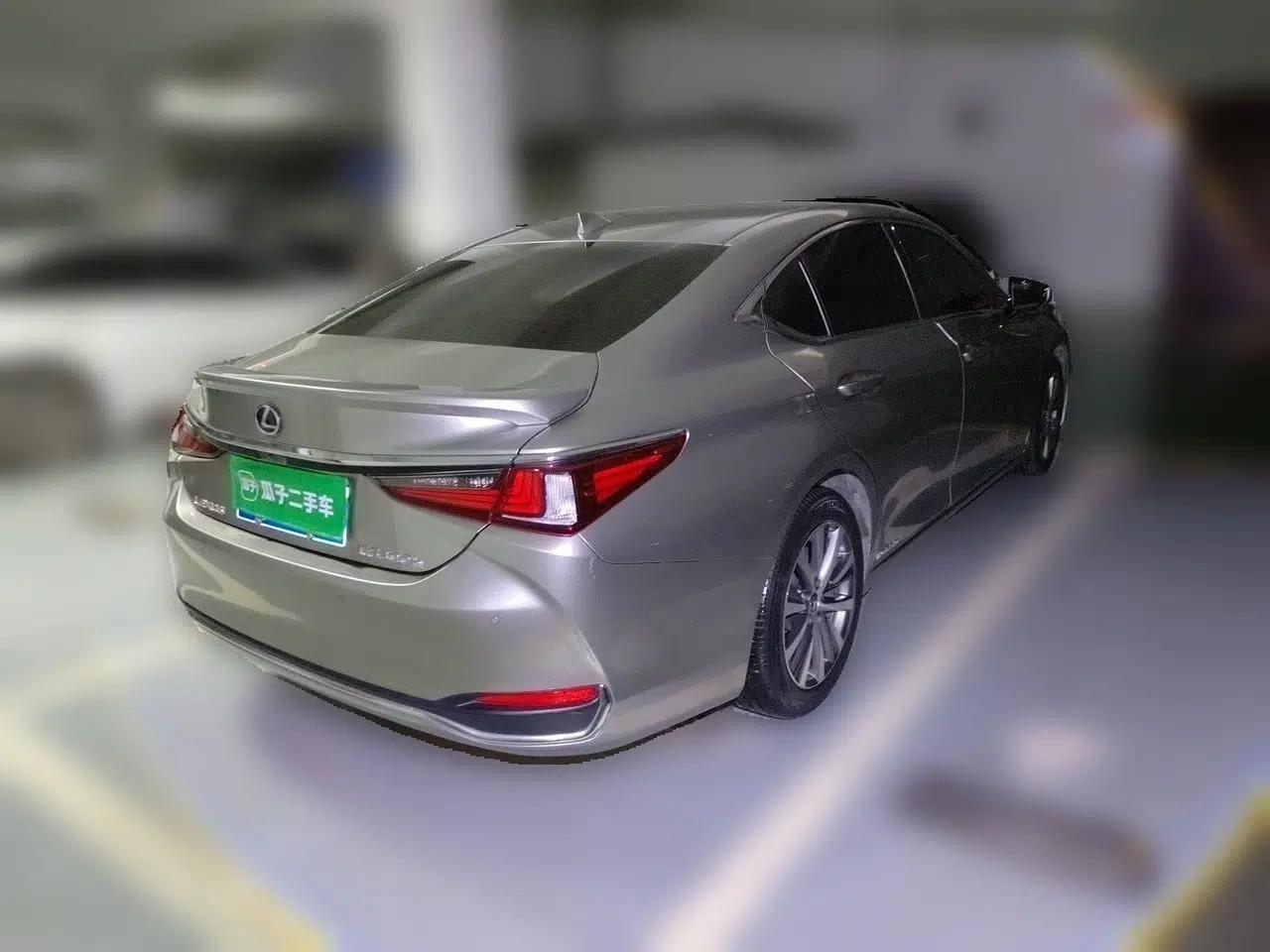 Lexus ES 2020 300h Premier Edition — миниатюра 6