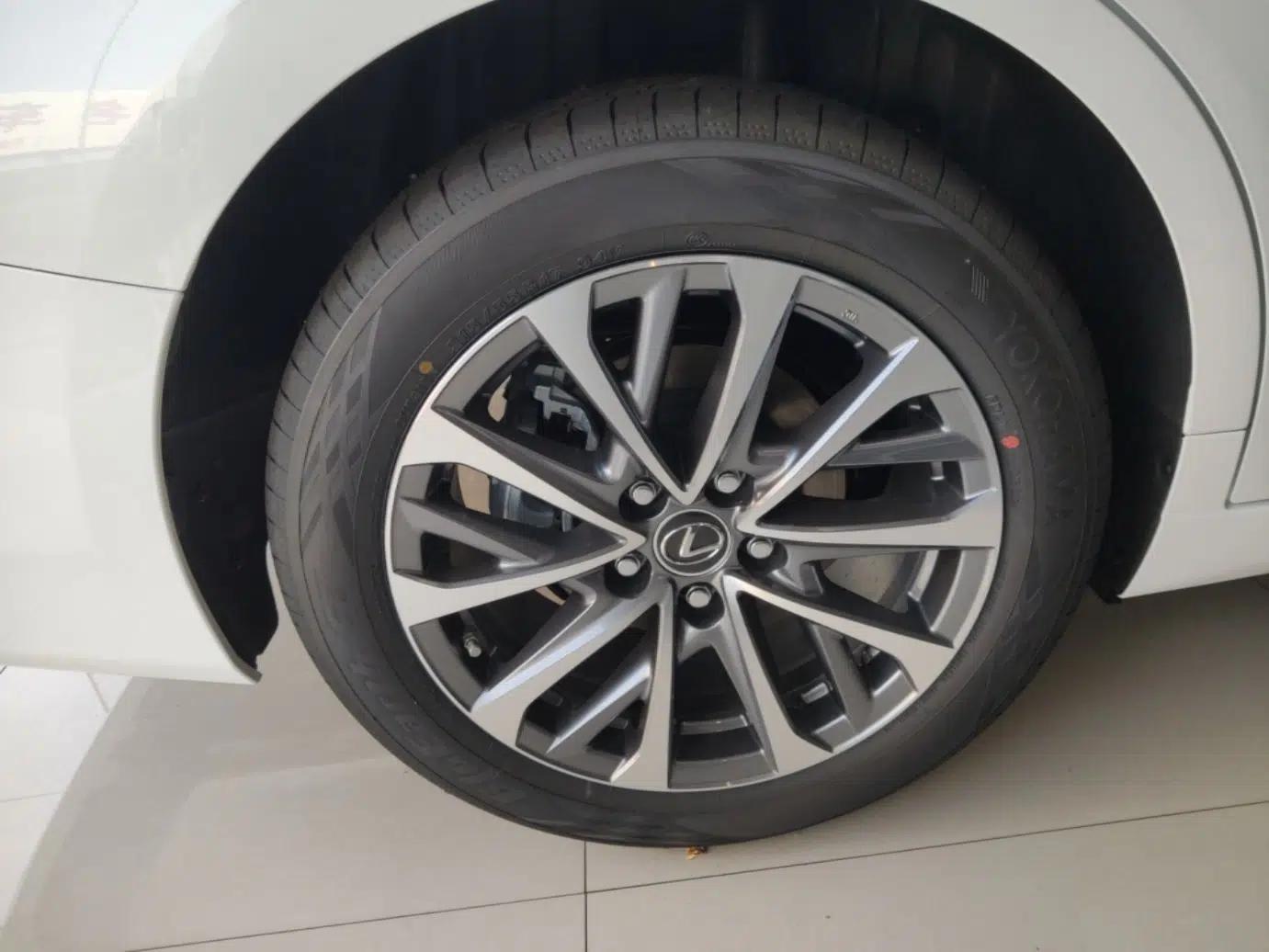 Lexus ES 2025 200 Premium Edition — миниатюра 10