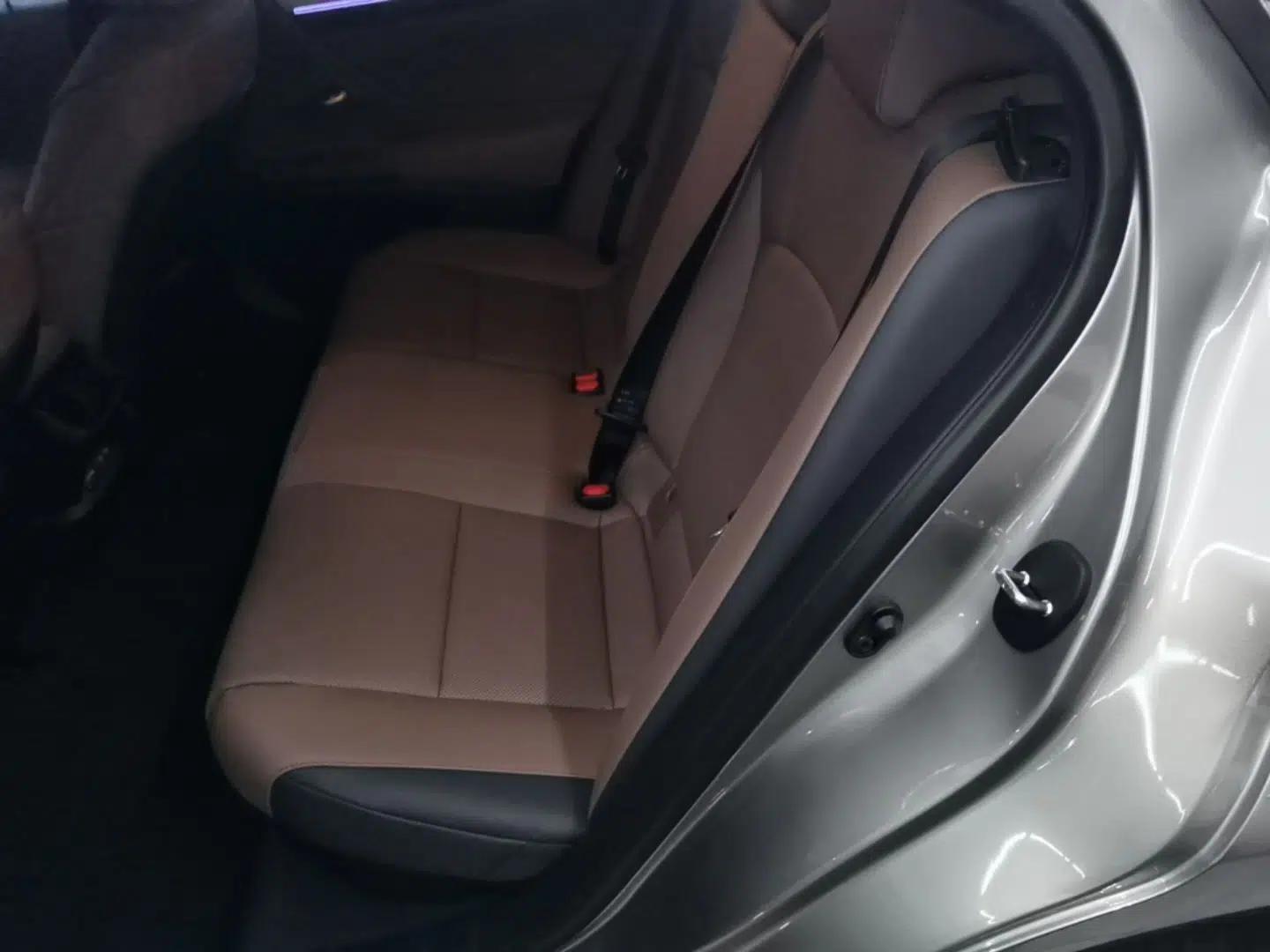Lexus ES 2025 300h Deluxe Edition — миниатюра 20