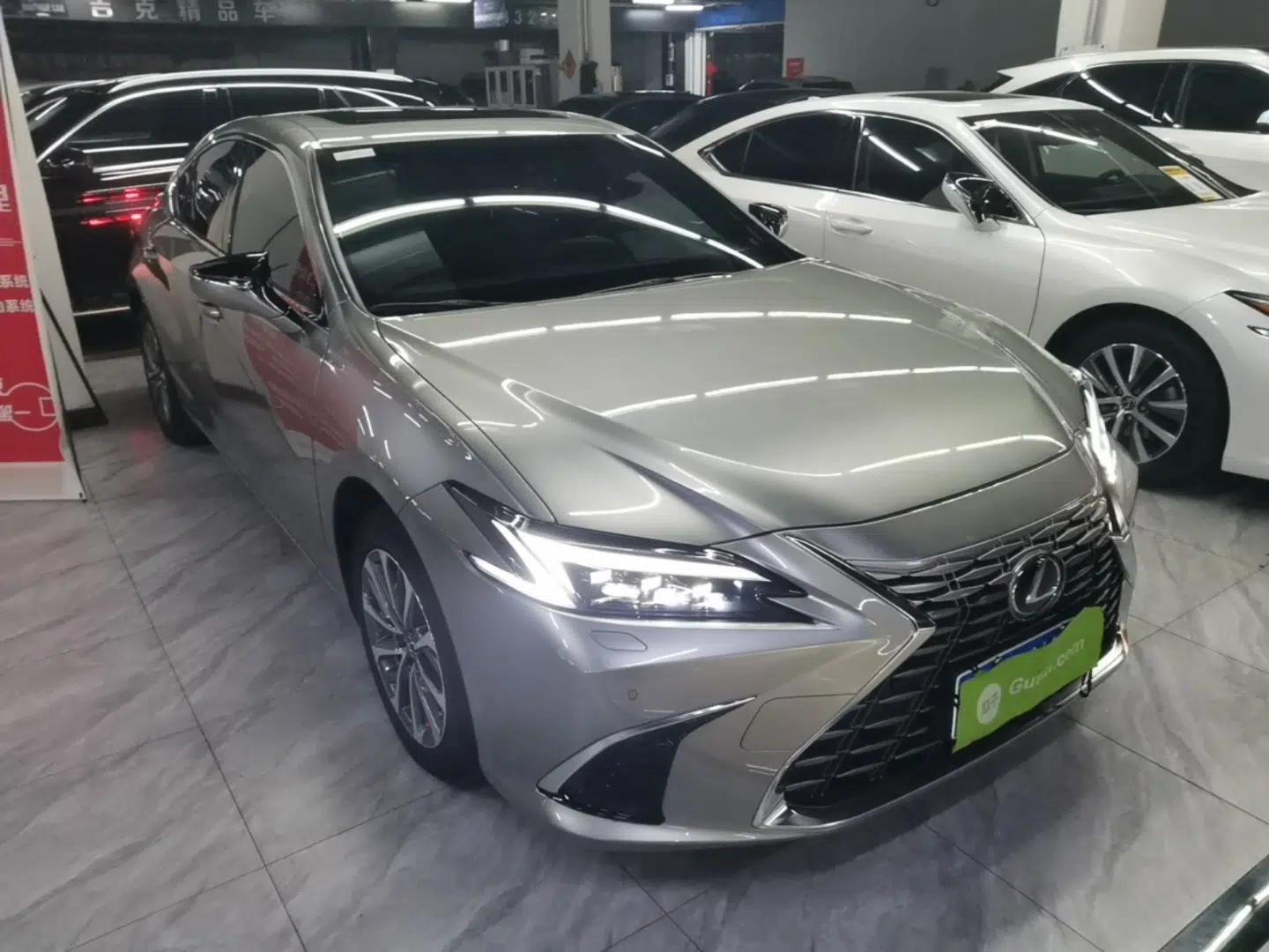 Lexus ES 2025 300h Deluxe Edition — миниатюра 3