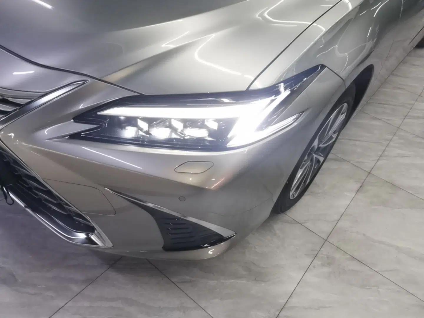 Lexus ES 2025 300h Deluxe Edition — миниатюра 9