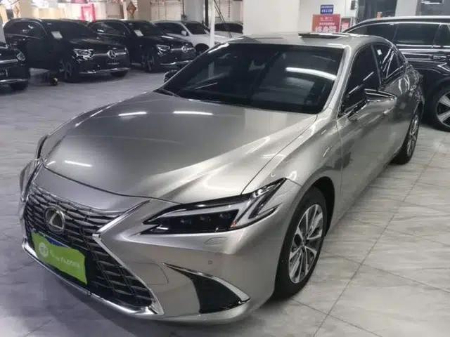 Lexus ES 2025 300h Deluxe Edition