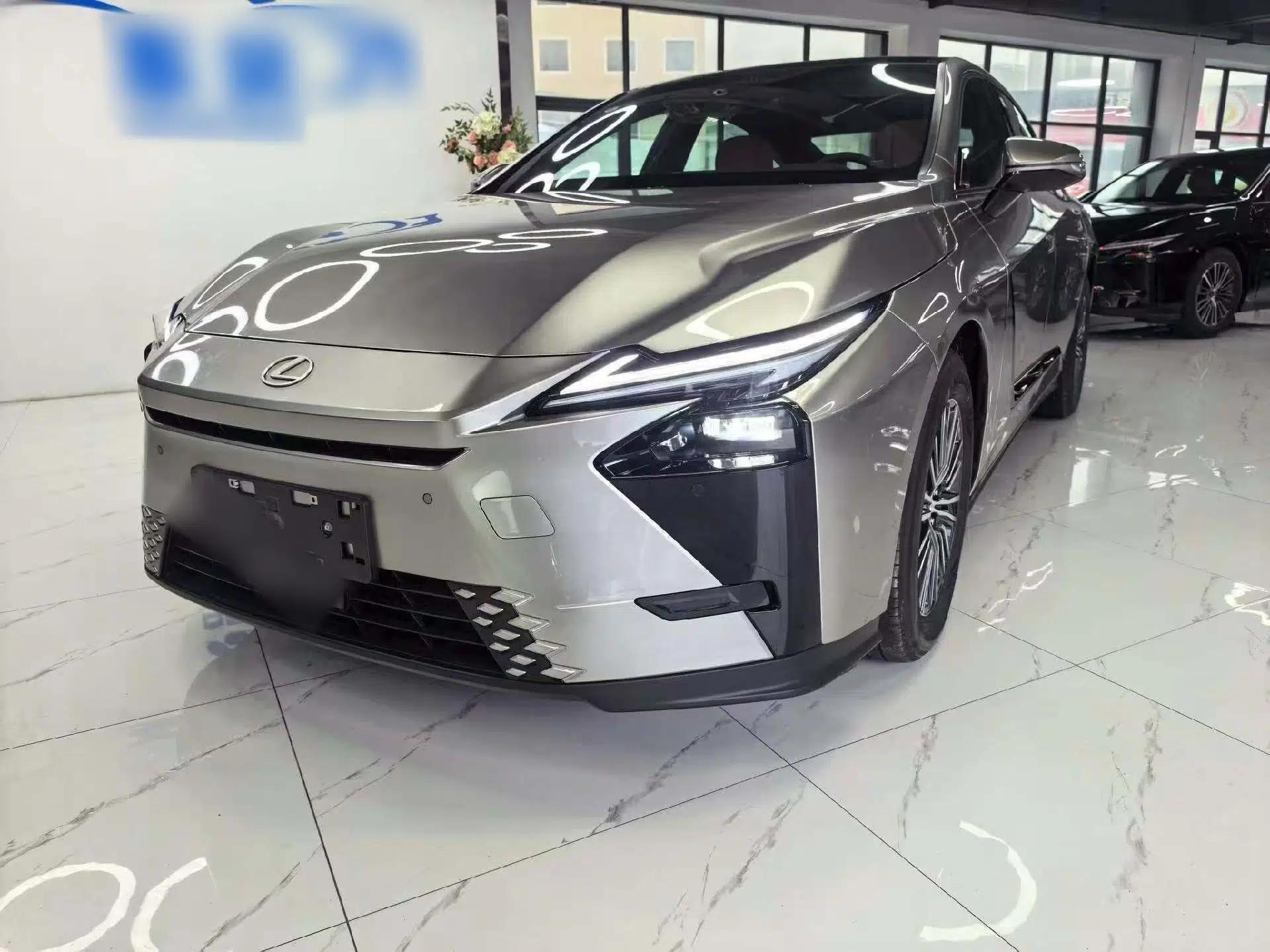 Lexus ES 2026 Model 300h Base Version — миниатюра 1