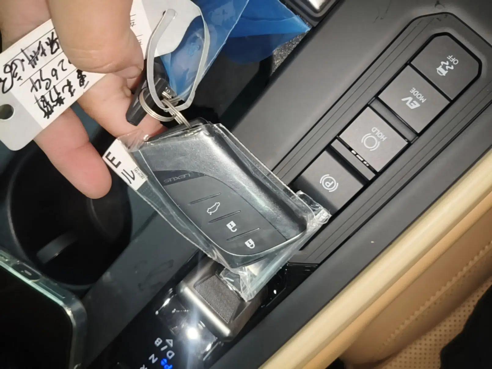 Lexus ES 2026 Model 300h Base Version — миниатюра 18
