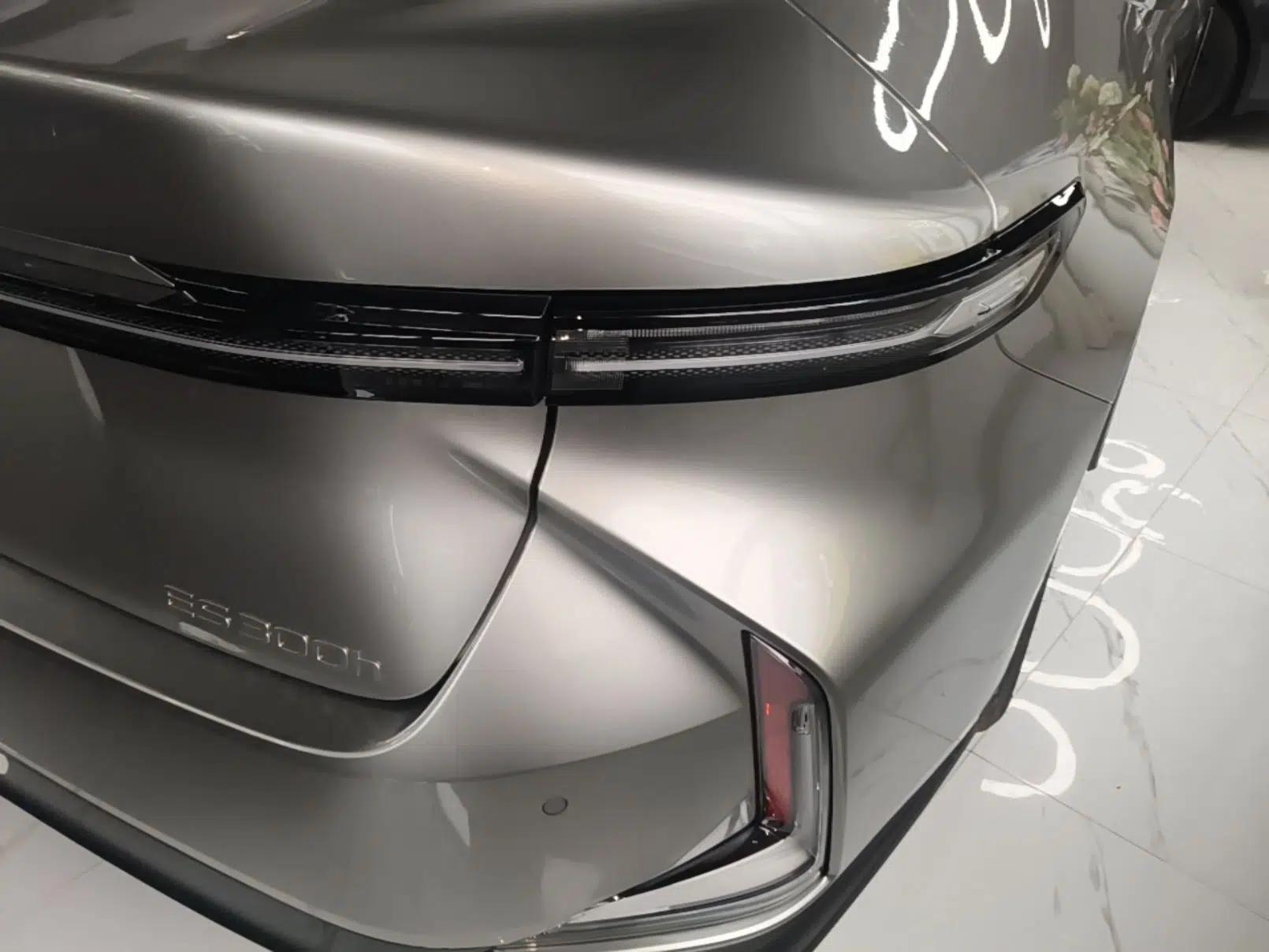Lexus ES 2026 Model 300h Base Version — миниатюра 3