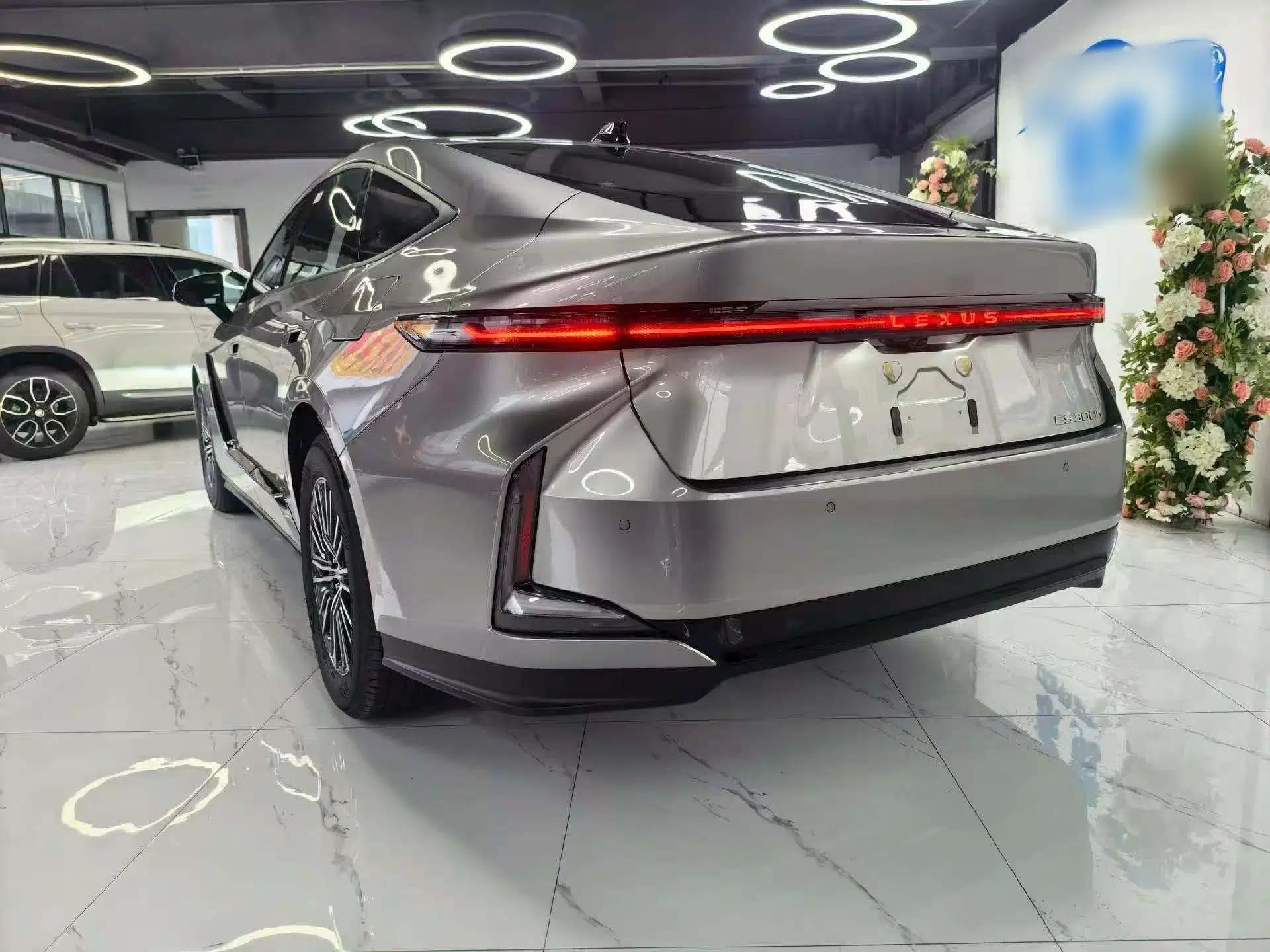 Lexus ES 2026 Model 300h Base Version — миниатюра 9