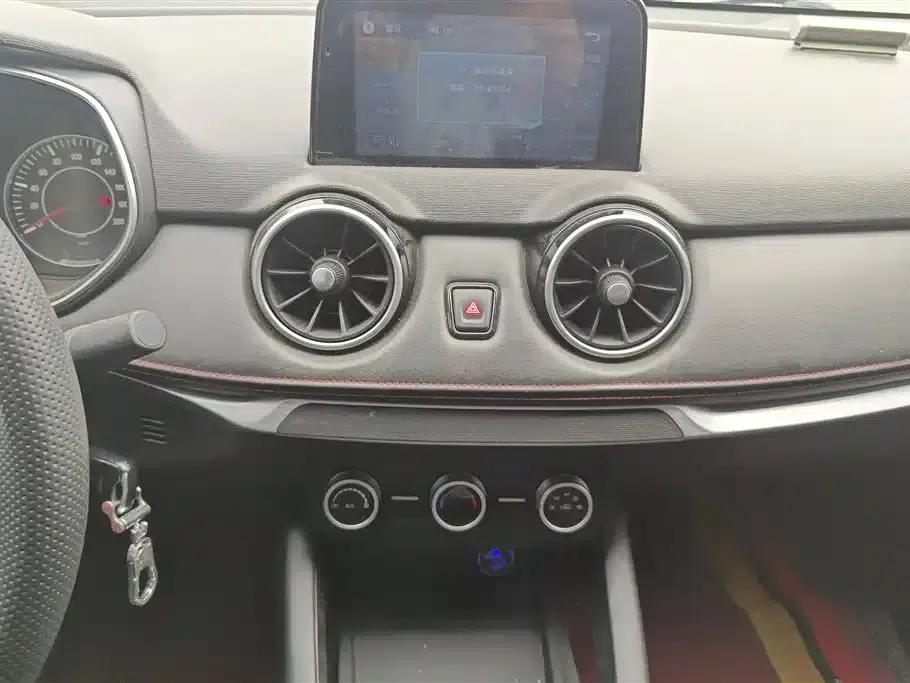 Fengguang 500 2021 Model 1.5L Manual Enjoyment Edition — миниатюра 13