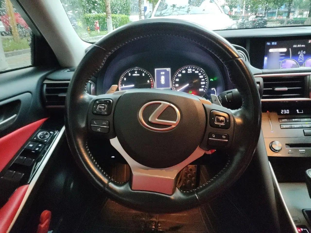 Lexus IS 2017 300 Leading Edition — миниатюра 11