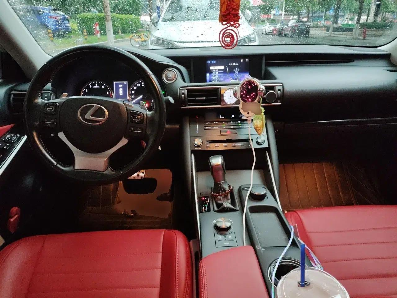 Lexus IS 2017 300 Leading Edition — миниатюра 10