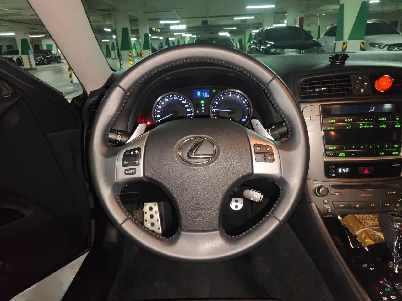 Lexus IS 2011 250 Sport Edition — миниатюра 11