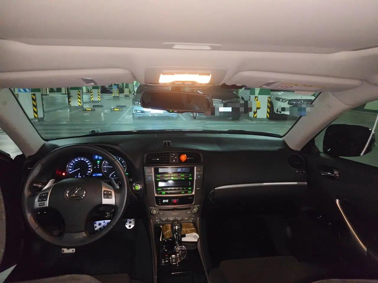 Lexus IS 2011 250 Sport Edition — миниатюра 10