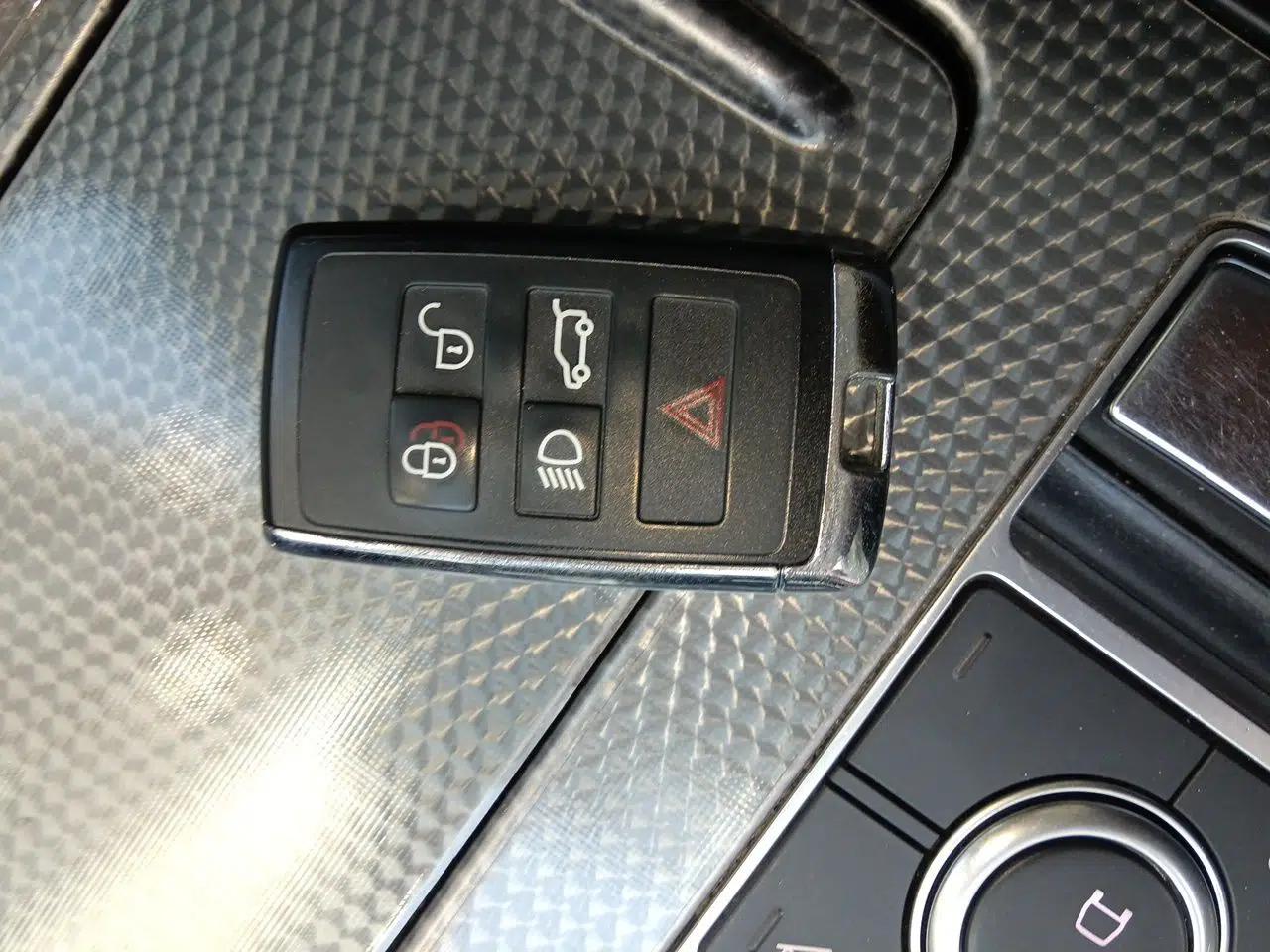 Land Rover Range Sport 2021 3.0 L6 YAO Black Edition — миниатюра 9