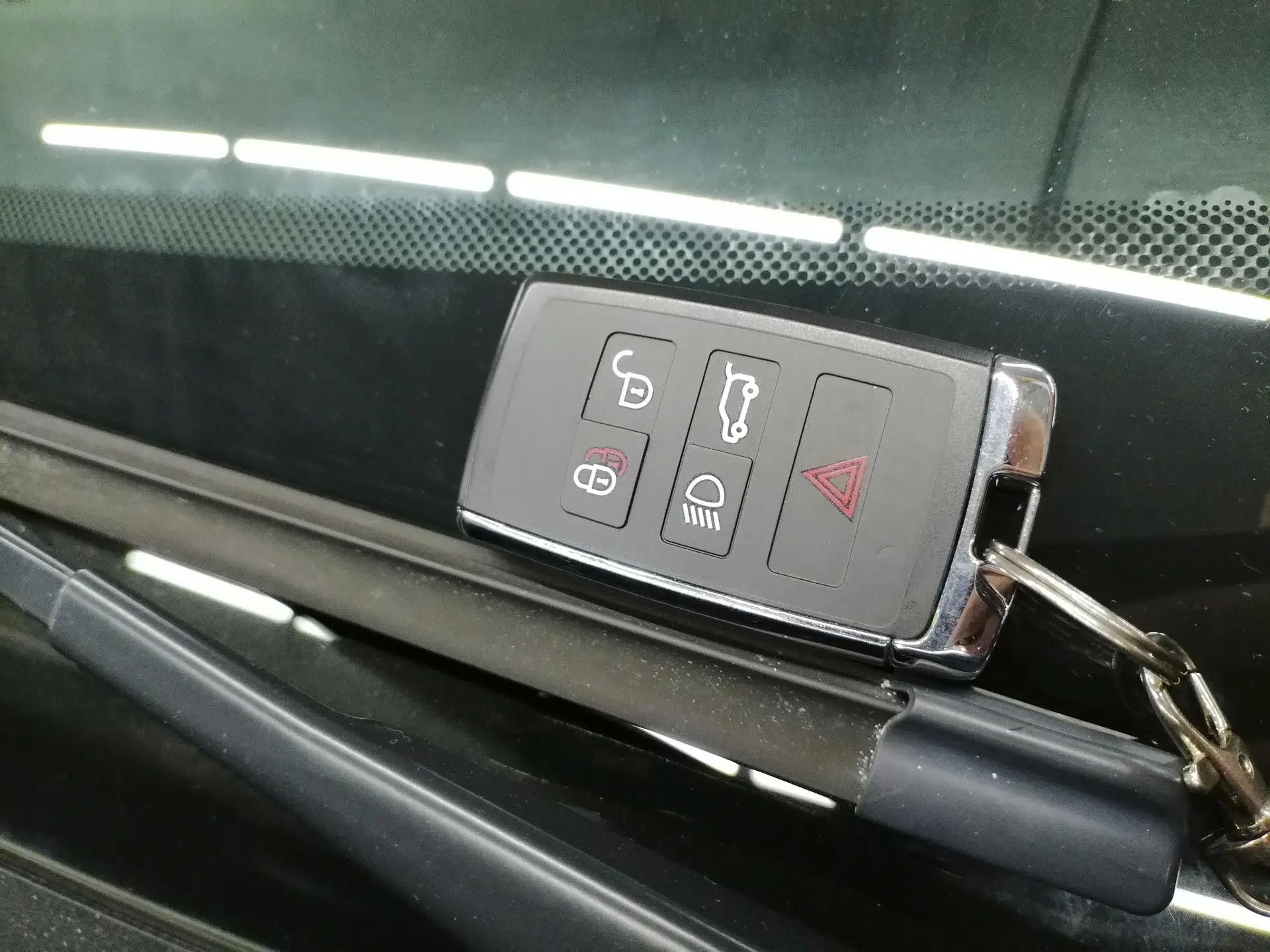 Land Rover Discovery 2019 3.0 SC V6 SE — миниатюра 12