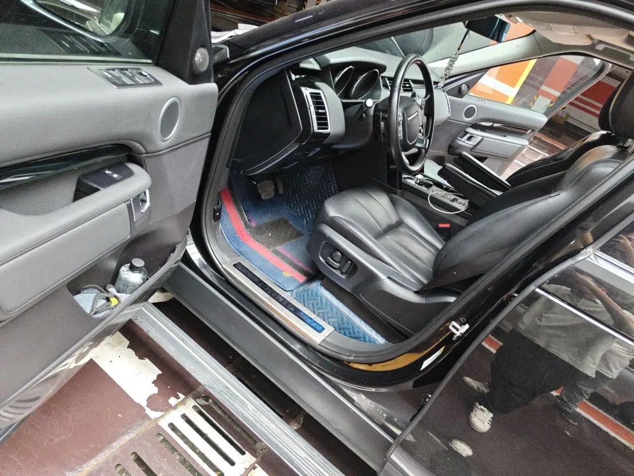 Land Rover Discovery 2018 2.0T SE — миниатюра 17