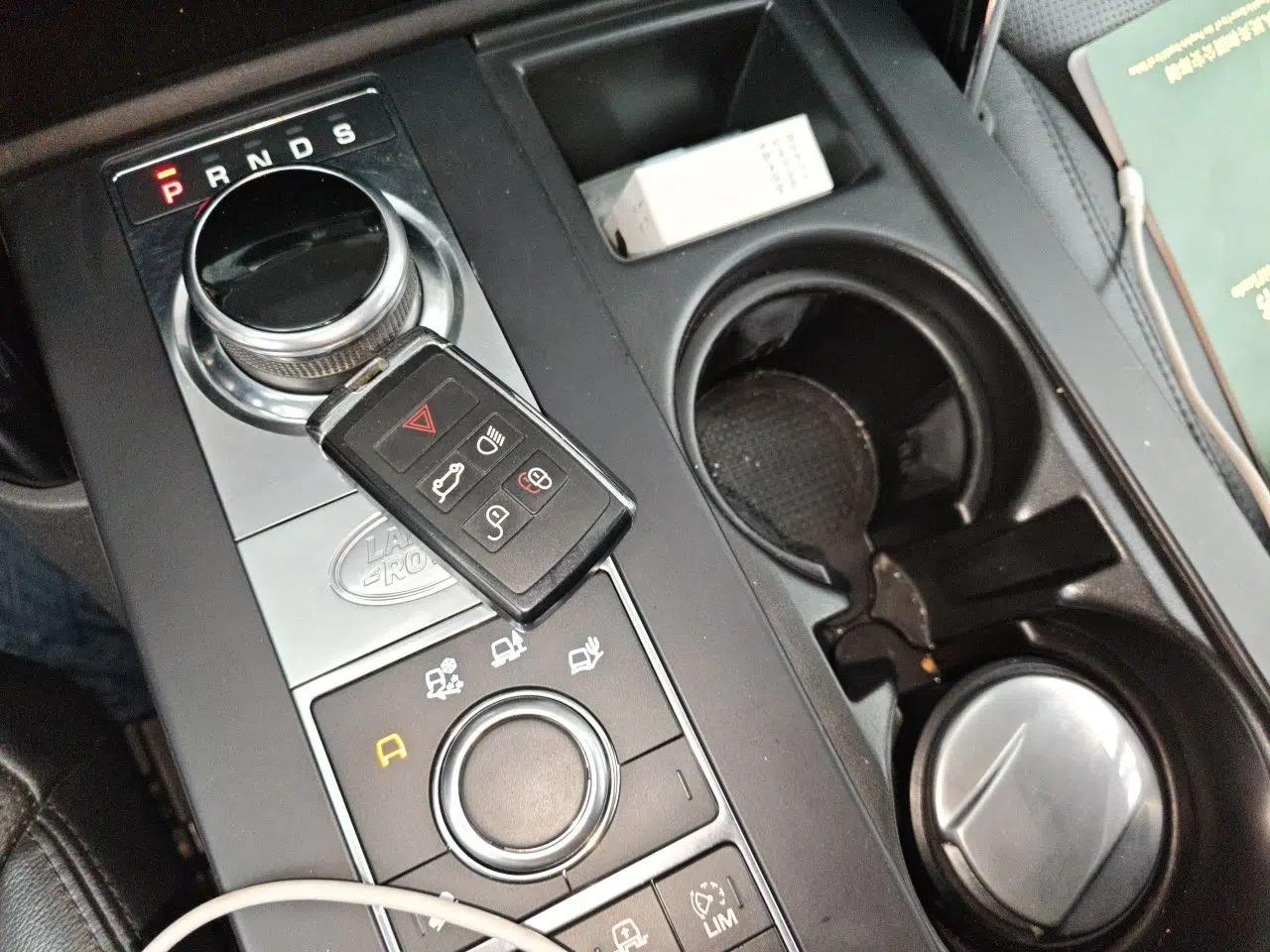 Land Rover Discovery 2018 2.0T SE — миниатюра 9