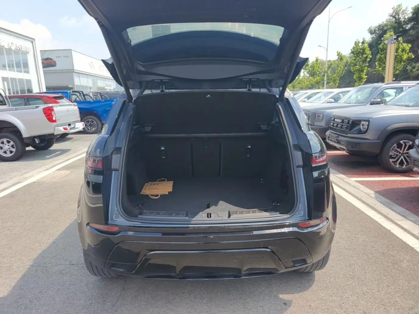 Land Rover Range Evoque 2021 Range Rover Velar 249 PS R-Dynamic S Performance Edition — миниатюра 22