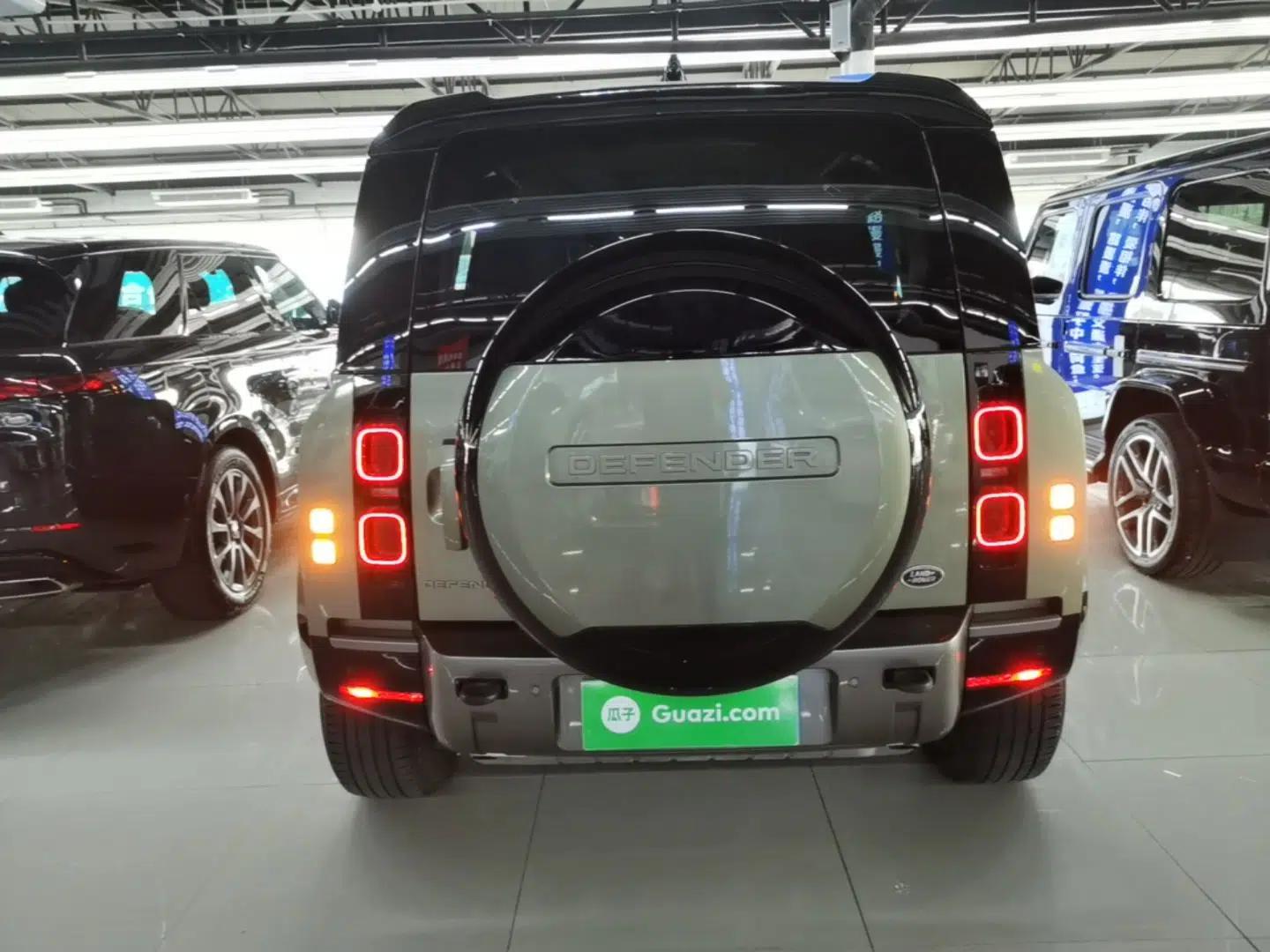 Land Rover Defender 2023 Facelift 110 3.0T P400 X-DYNAMIC HSE — миниатюра 5