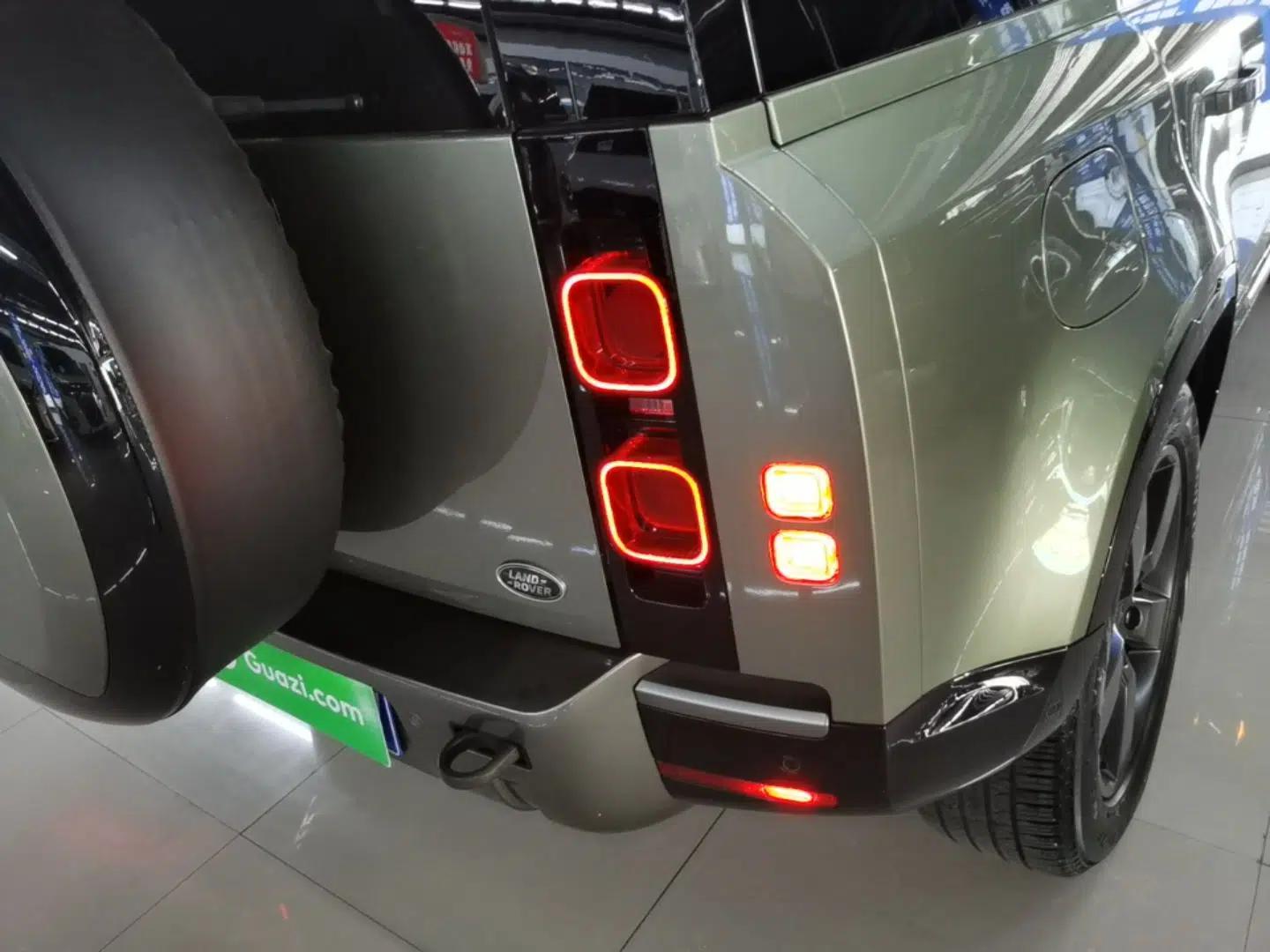 Land Rover Defender 2023 Facelift 110 3.0T P400 X-DYNAMIC HSE — миниатюра 7