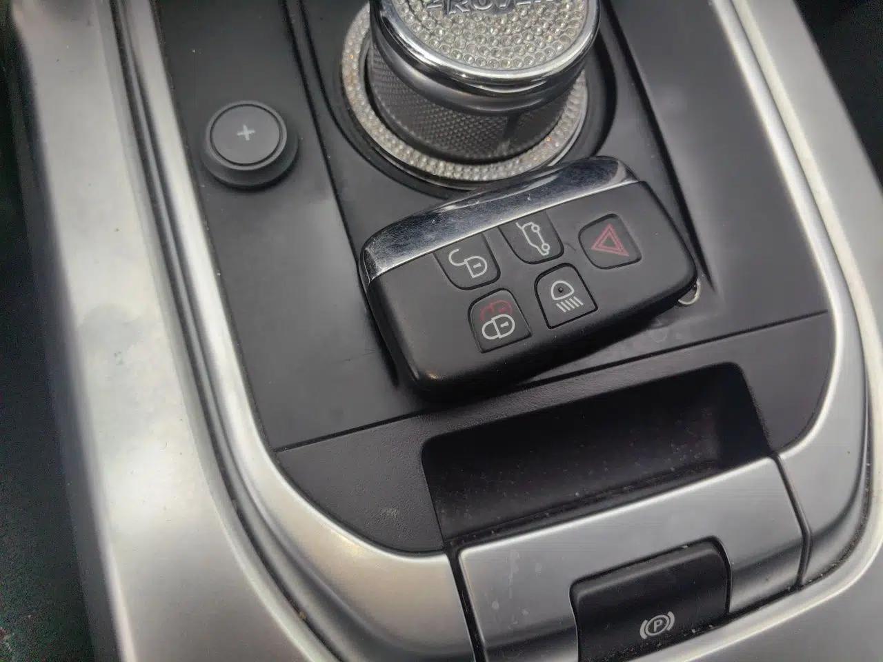Land Rover Discovery Sport 2016 2.0T HSE — миниатюра 9