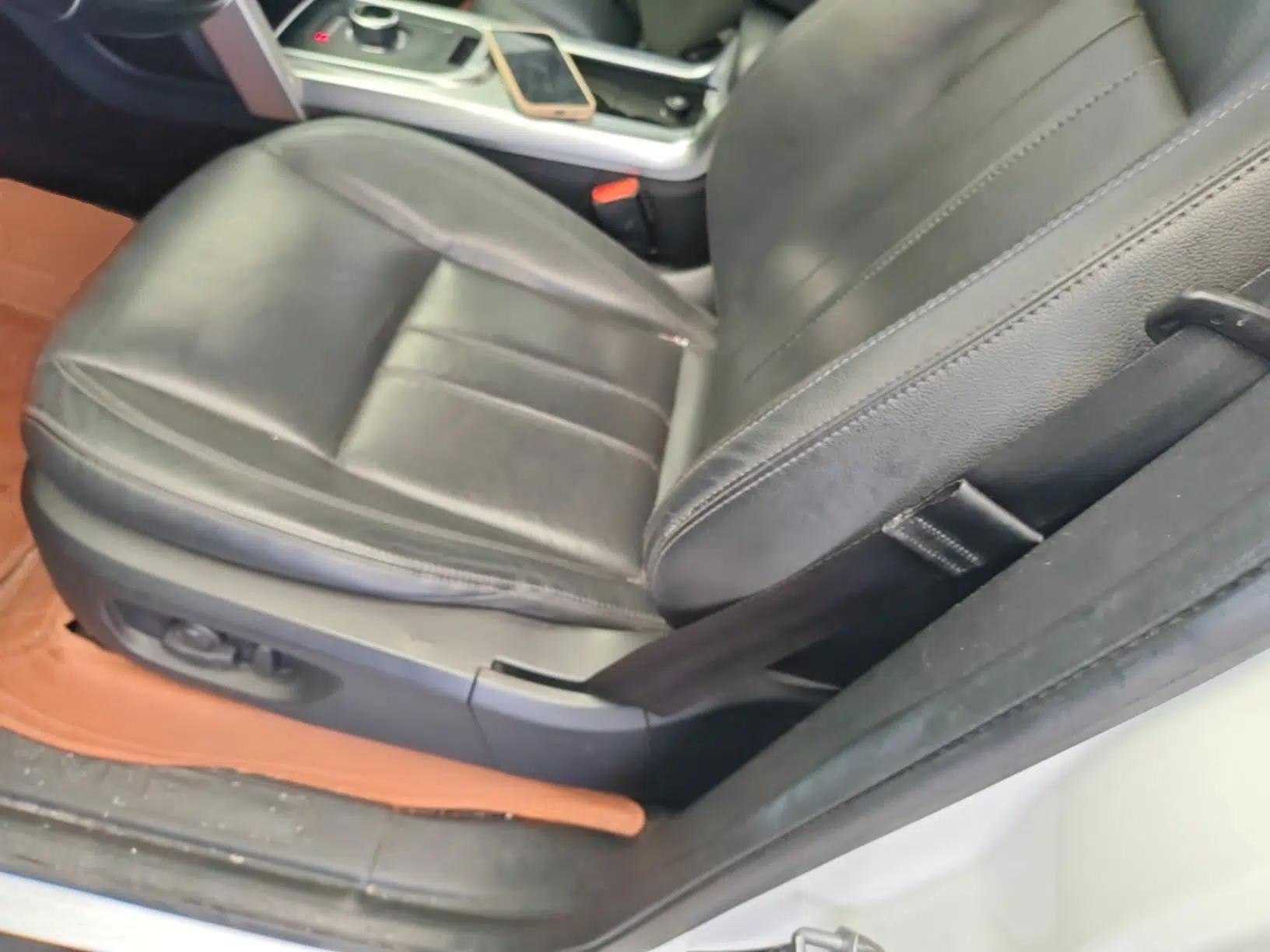 Land Rover Discovery Sport 2017 2.0T SE — миниатюра 18