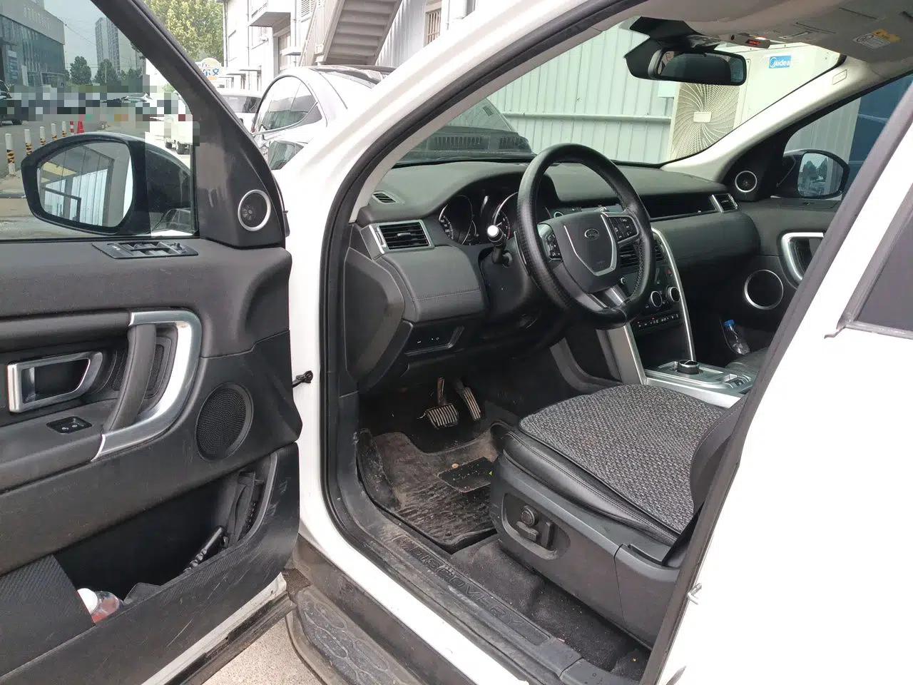 Land Rover Discovery Sport 2017 2.0T SE — миниатюра 17