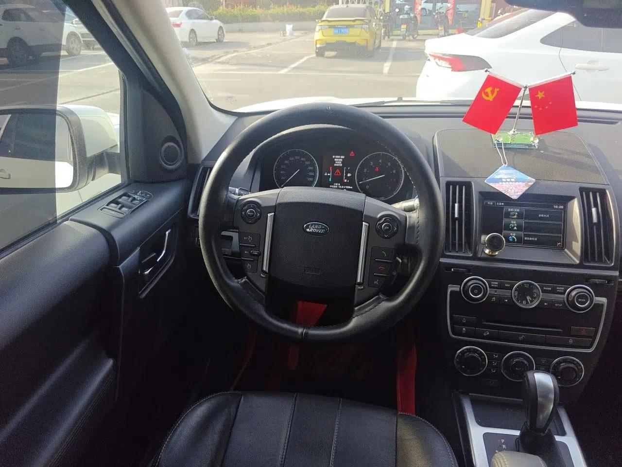 Land Rover Freelander 2 2013 2.0T Si4 SE Gasoline Edition — миниатюра 11