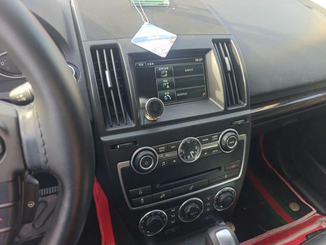 Land Rover Freelander 2 2013 2.0T Si4 SE Gasoline Edition — миниатюра 14
