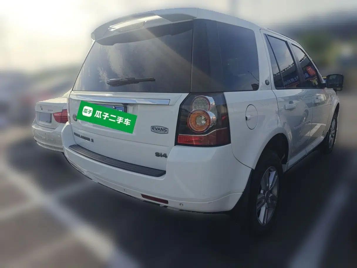 Land Rover Freelander 2 2013 2.0T Si4 SE Gasoline Edition — миниатюра 6