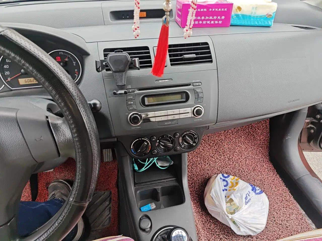 Suzuki Swift 2013 1.5L Manual Standard Edition — миниатюра 14