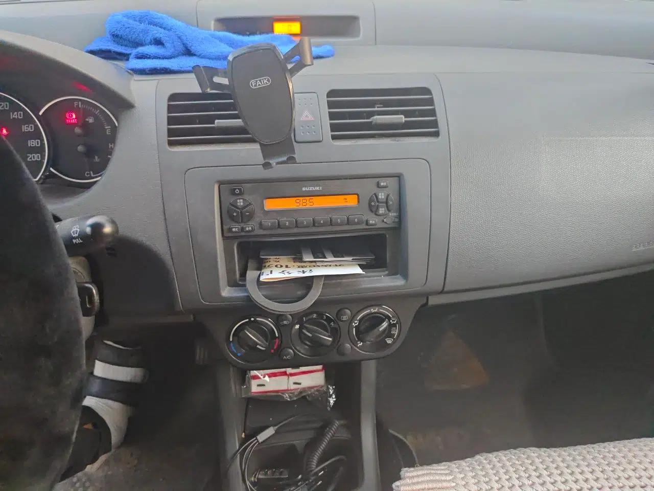 Suzuki Swift 2013 1.3L Manual Value Edition — миниатюра 14