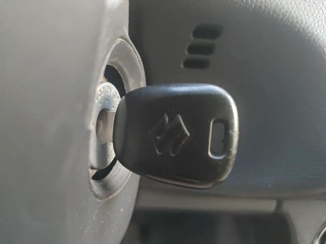 Suzuki Swift 2013 1.3L Manual Value Edition — миниатюра 9