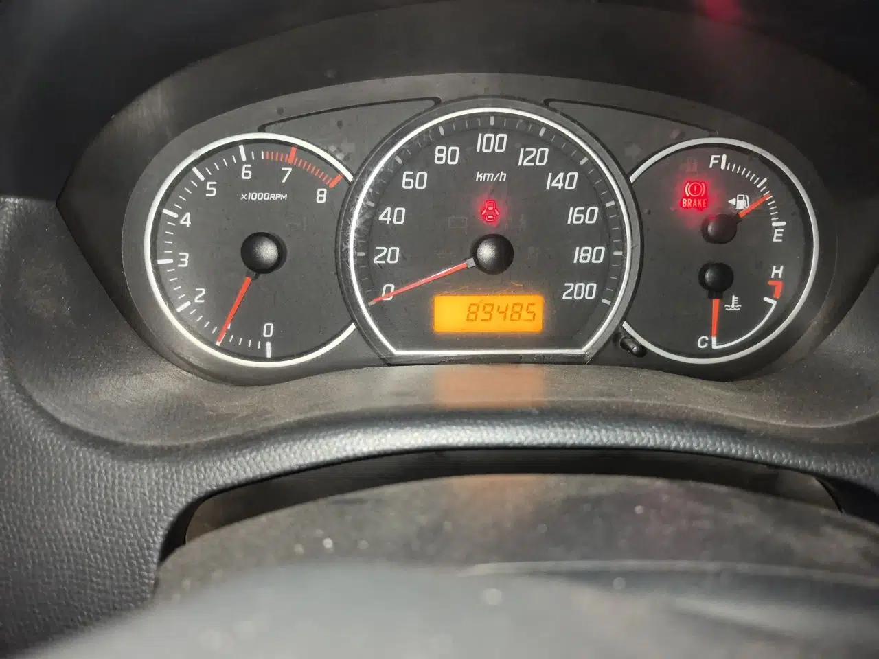 Suzuki Swift 2013 1.3L Manual Value Edition — миниатюра 13