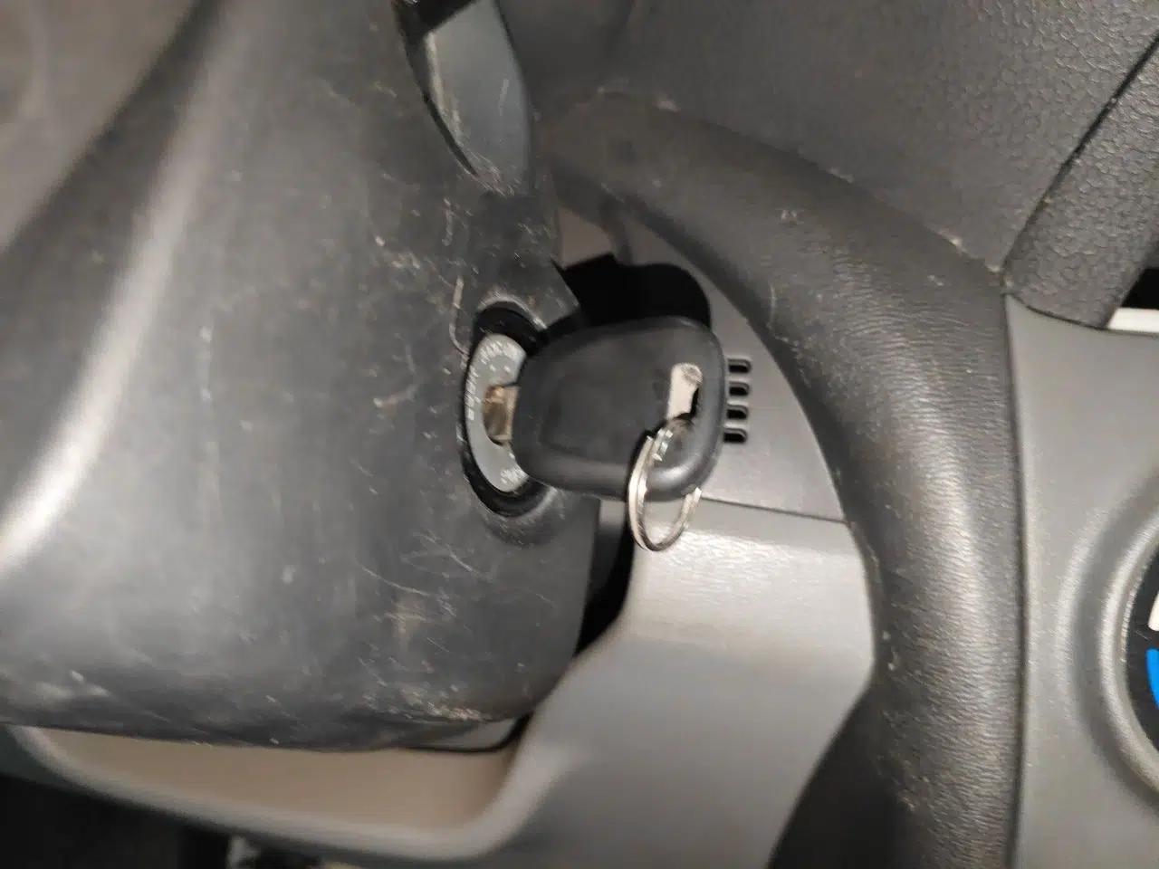 Suzuki Alto 2013 1.0L Manual Utility Model — миниатюра 9