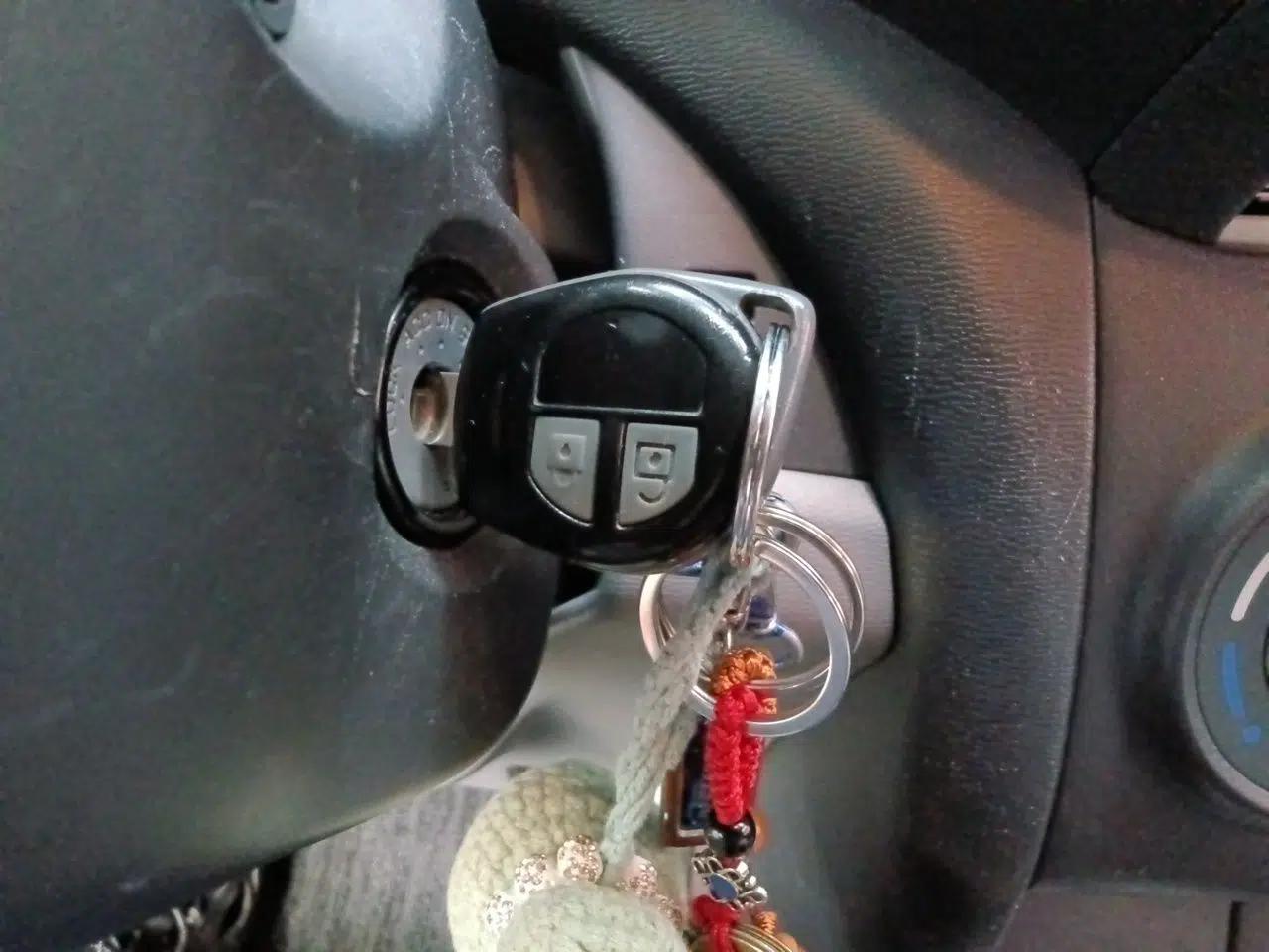 Suzuki Alto 2013 1.0L Manual Luxury Model — миниатюра 9