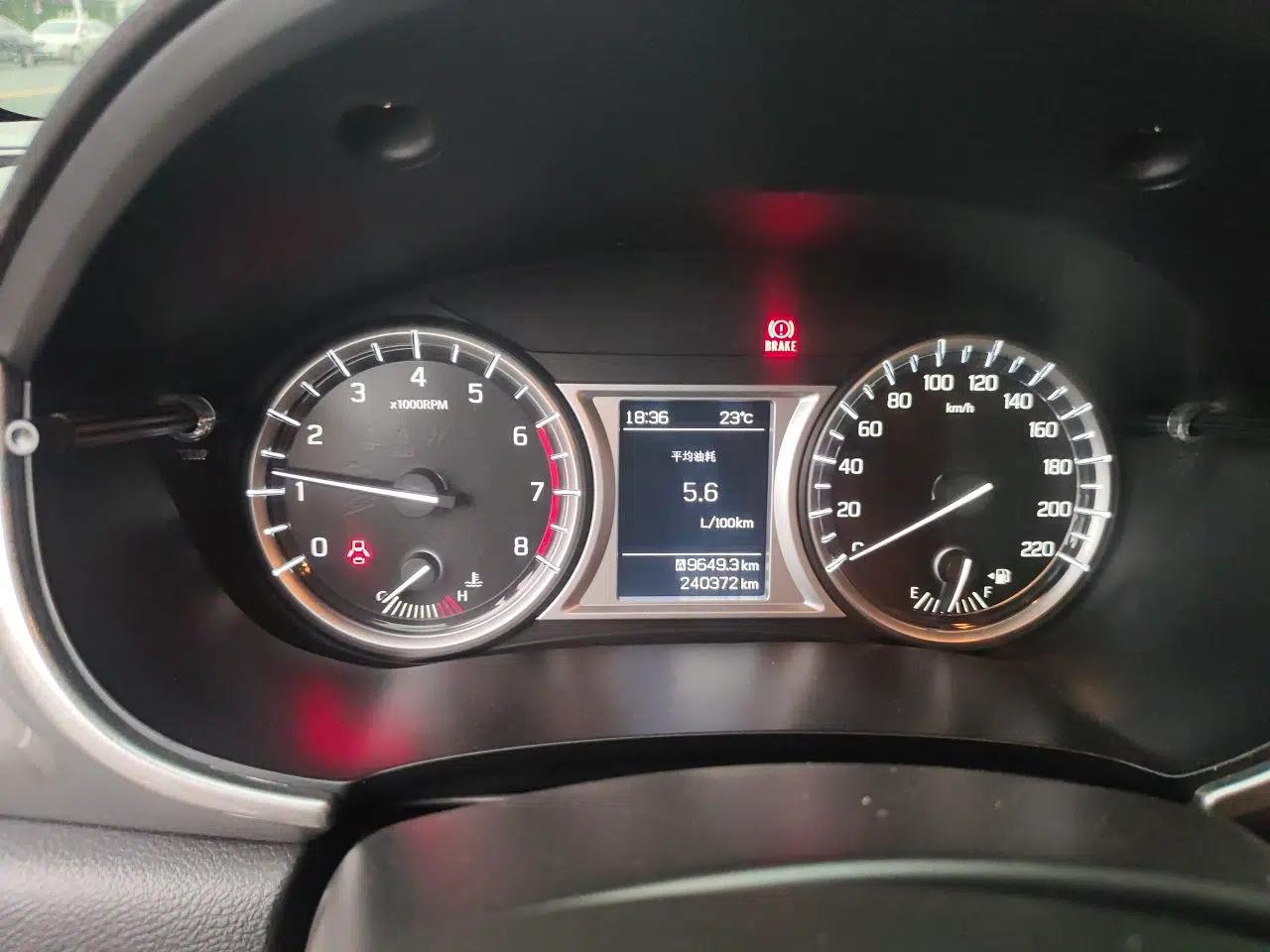 Suzuki Vitara 2016 1.4T Manual Two-Wheel-Drive Elite Model — миниатюра 12