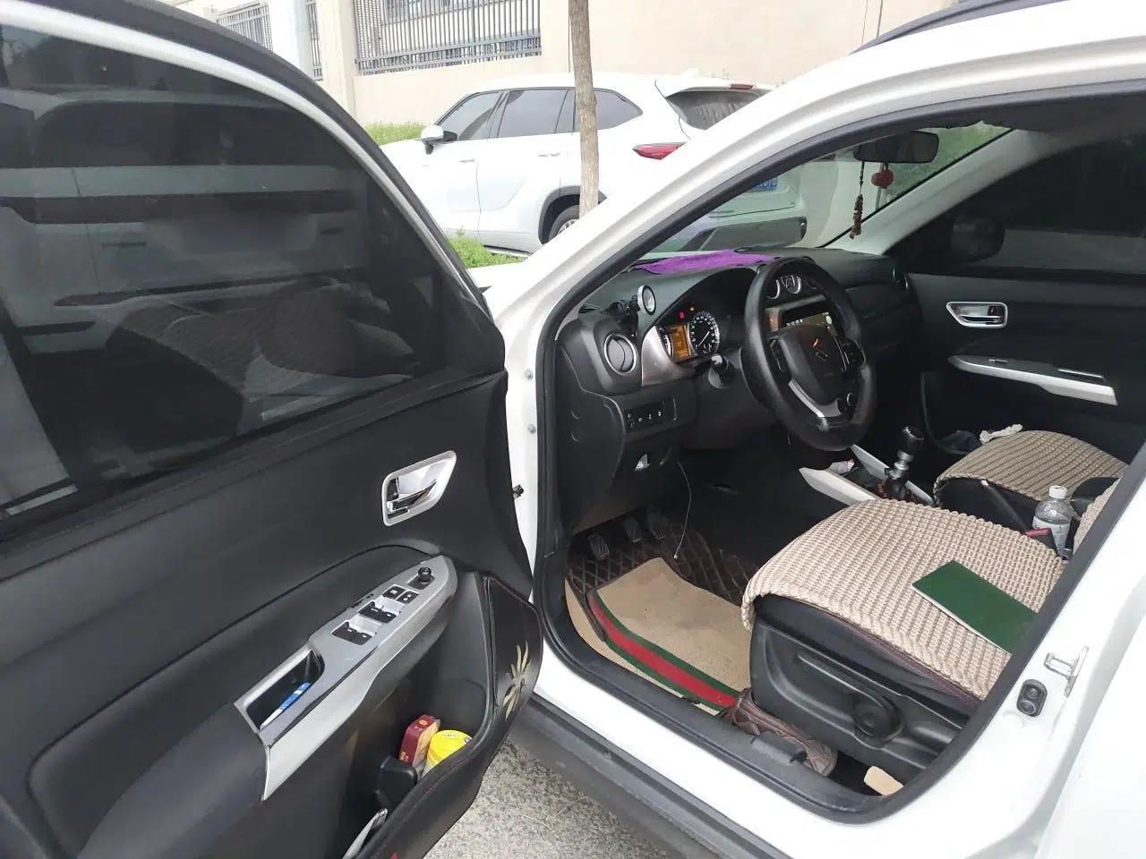 Suzuki Vitara 2016 1.4T Manual Two-Wheel-Drive Elite Model — миниатюра 17