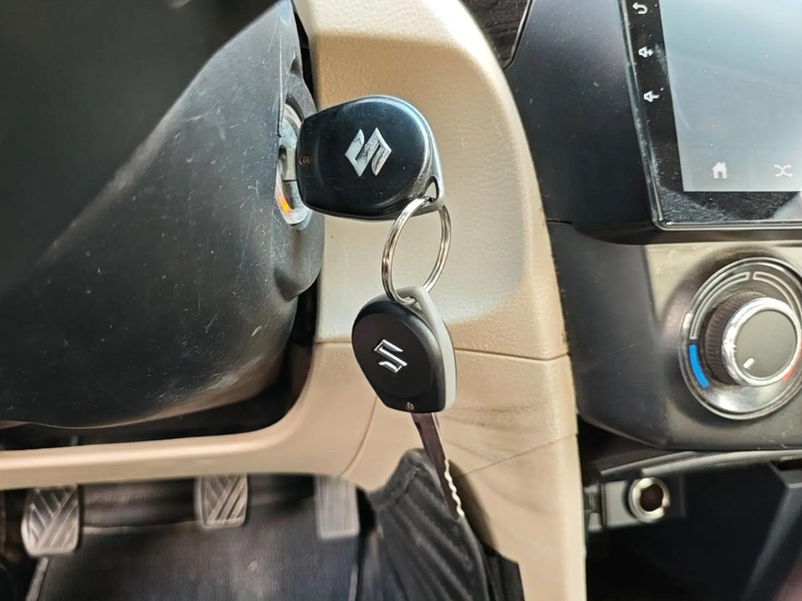 Suzuki Alivio 2015 1.6L Manual Comfort Model — миниатюра 12