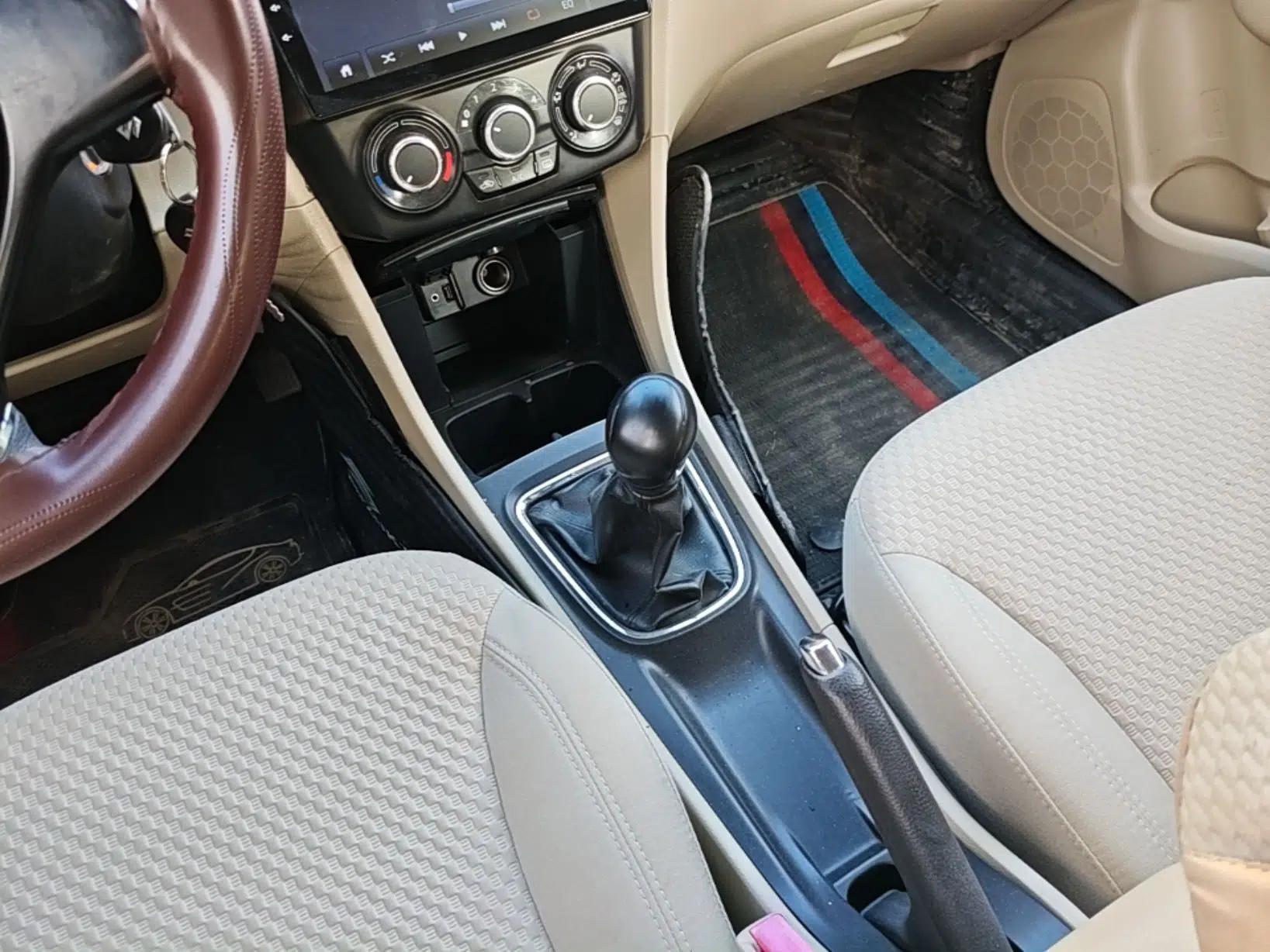 Suzuki Alivio 2015 1.6L Manual Comfort Model — миниатюра 17