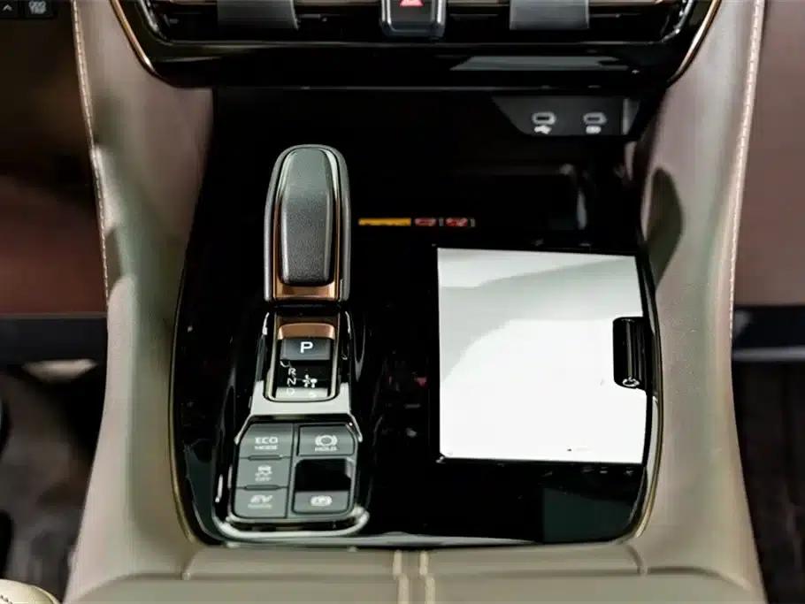 2024 Alphard Hybrid 2.5L Premium Edition — миниатюра 15