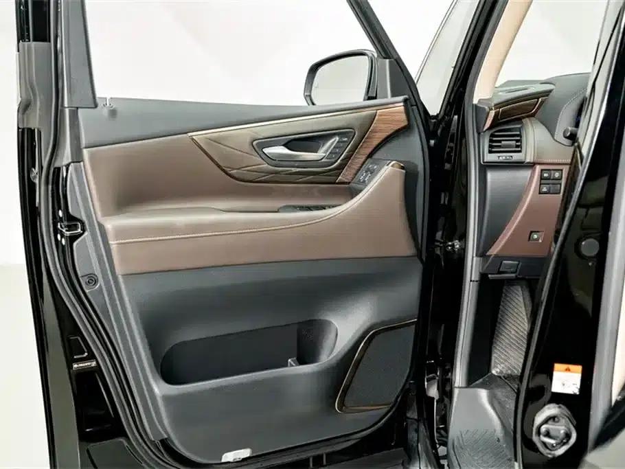 2024 Alphard Hybrid 2.5L Premium Edition — миниатюра 17