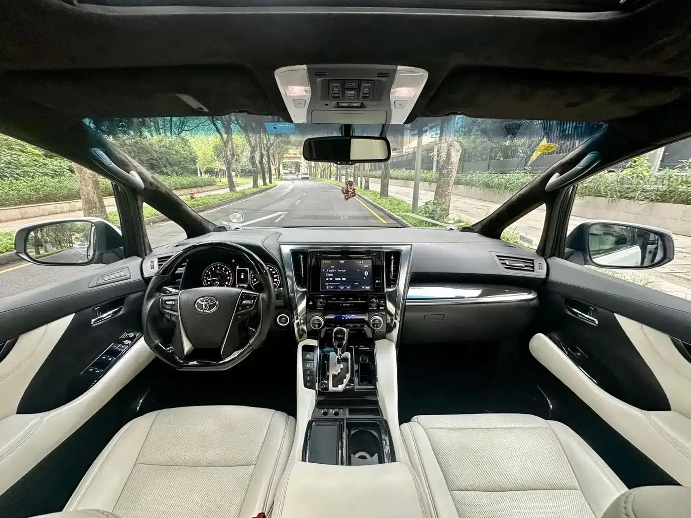 2018 Alphard Facelift 3.5L Premium Edition — миниатюра 9