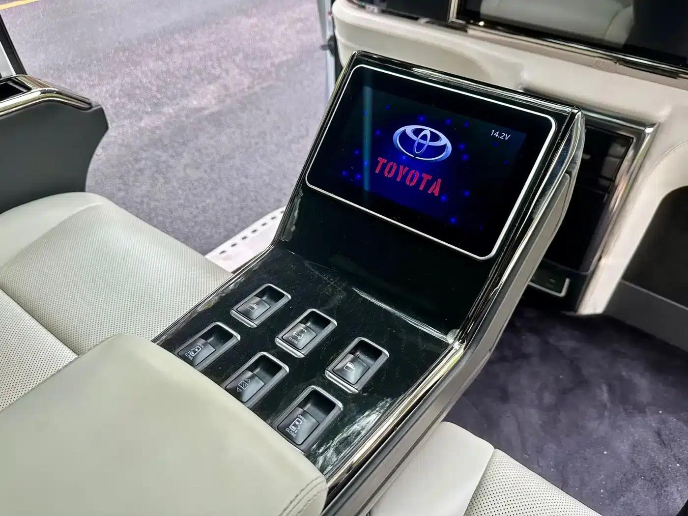 2018 Alphard Facelift 3.5L Premium Edition — миниатюра 10